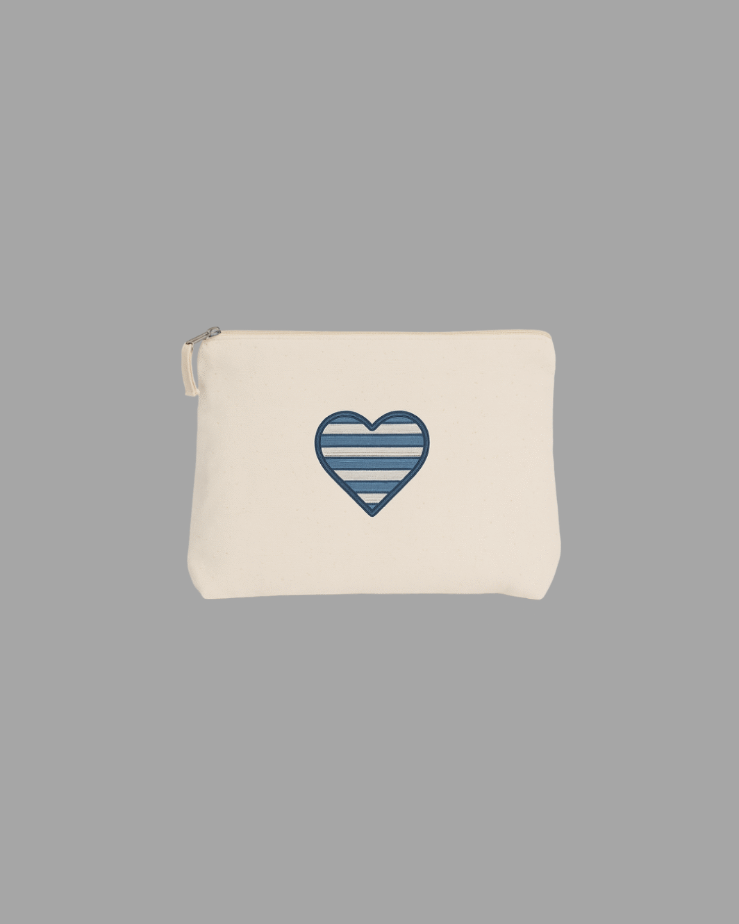 Neceser personalizado con corazón bordado