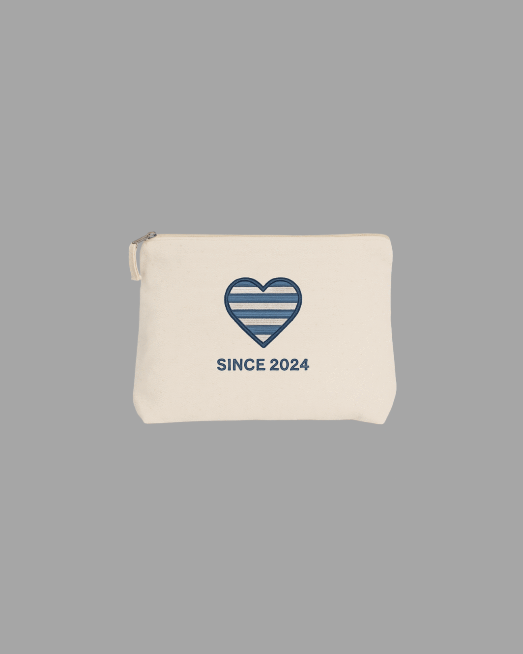Neceser personalizado con corazón bordado más letras