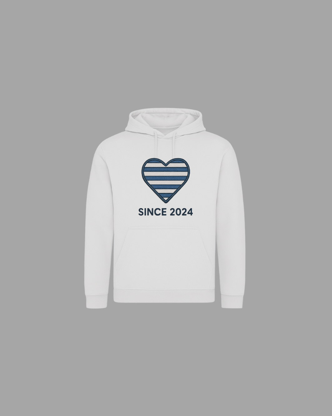 Sudadera con capucha blanca con bordado en forma de corazón más letras