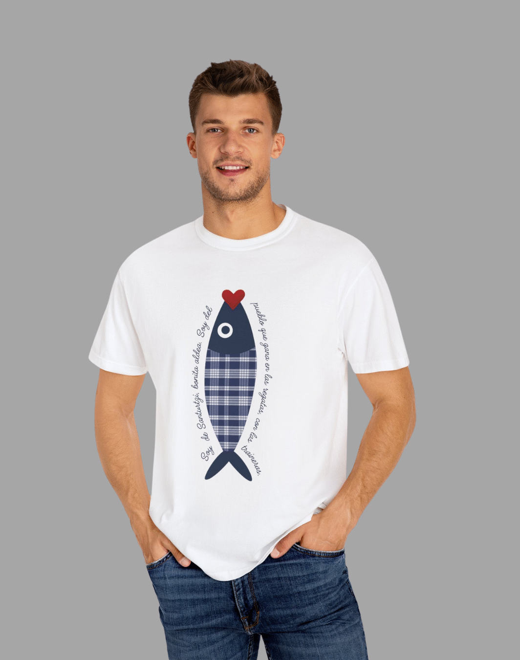 Hombre con camiseta de sardina